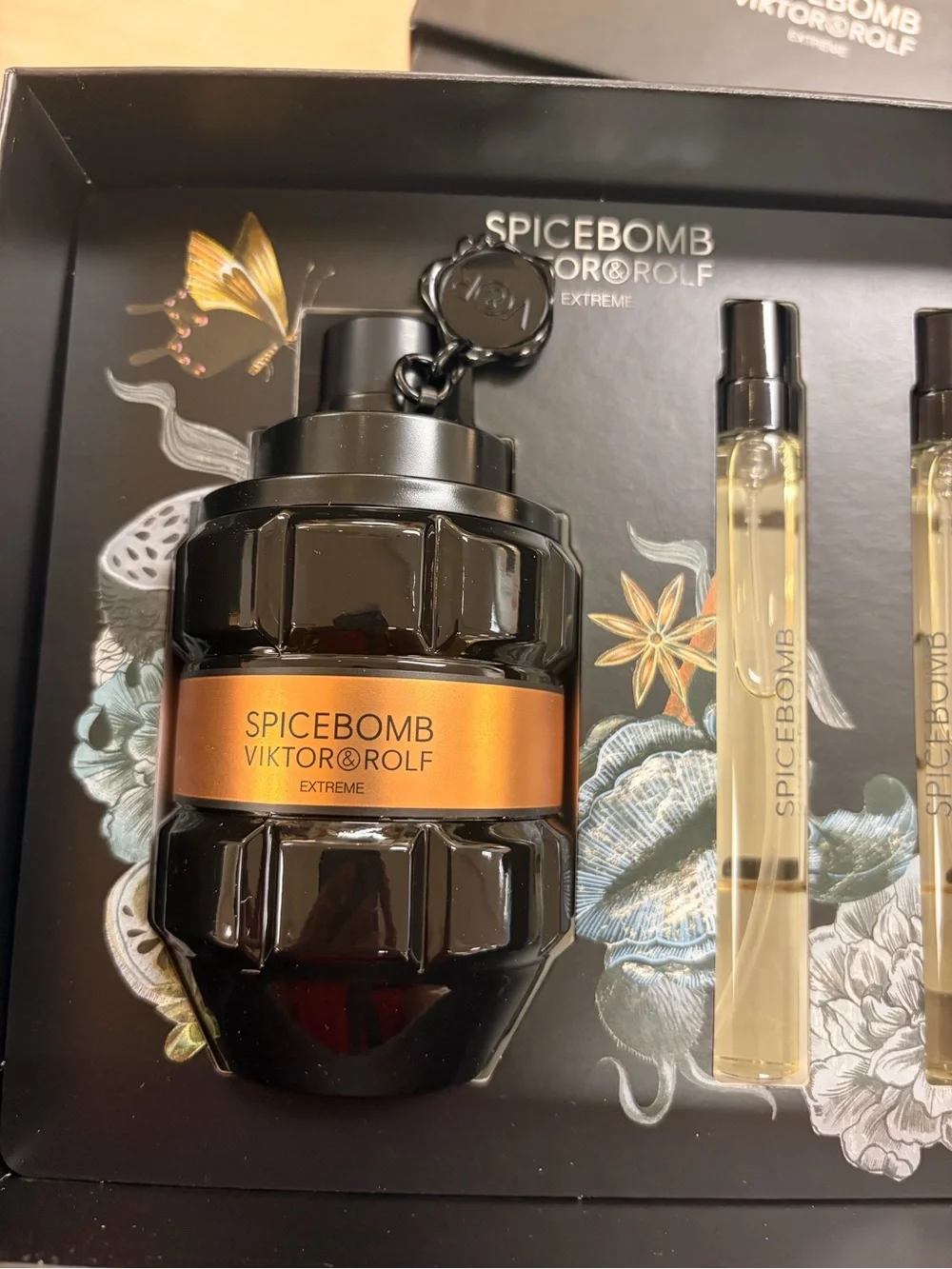 Viktor & Rolf Spicebomb Extreme Gift set- Black with Gold Accent holiday set